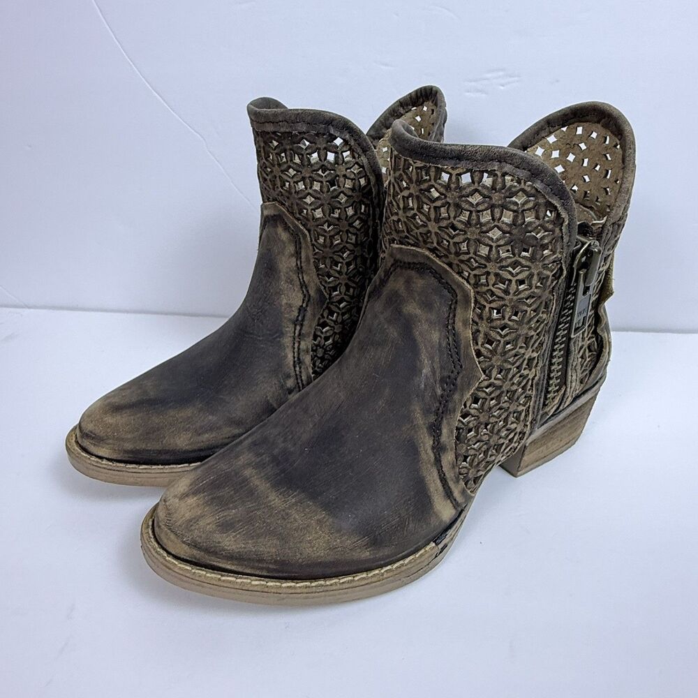Circle G by Corral Women 6.5 Distressed Leather laser Cutout Side Zip ankle Boot